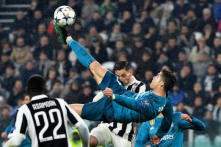 Cú ngả người bắt vô lê của Cristiano Ronaldo là một kỳ tích vật lý