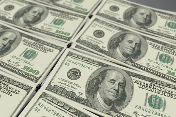 Giá USD tự do leo dốc, vượt ngưỡng 23.700 đồng