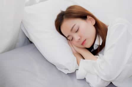 Ba thói quen khi ngủ gây hại cho sức khoẻ