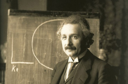 “Lý thuyết hạnh phúc” của Einstein được bán với giá siêu kỷ lục