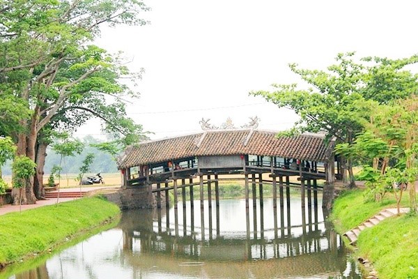 Cầu ngói Thanh Toàn xứ Huế