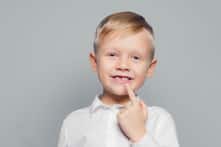 Sơ cứu: Bạn nên làm gì với cái răng bị văng ra?