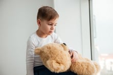 Xúc động tình yêu của một cậu bé dành cho mẹ và em gái