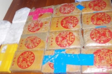 Hàng chục bánh heroin in chữ Trung Quốc trôi dạt vào biển Quảng Nam